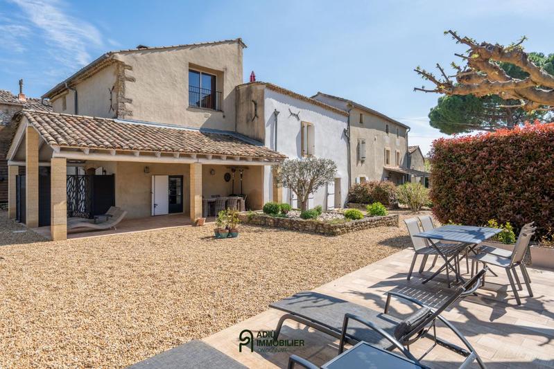 Mas - 350 m² - 9 pièces