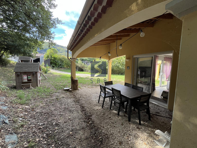 Maison - 175 m² - 9 pièces