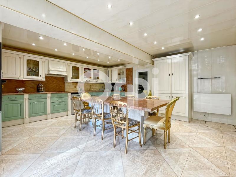 Propriété - 320 m² - 6 pièces