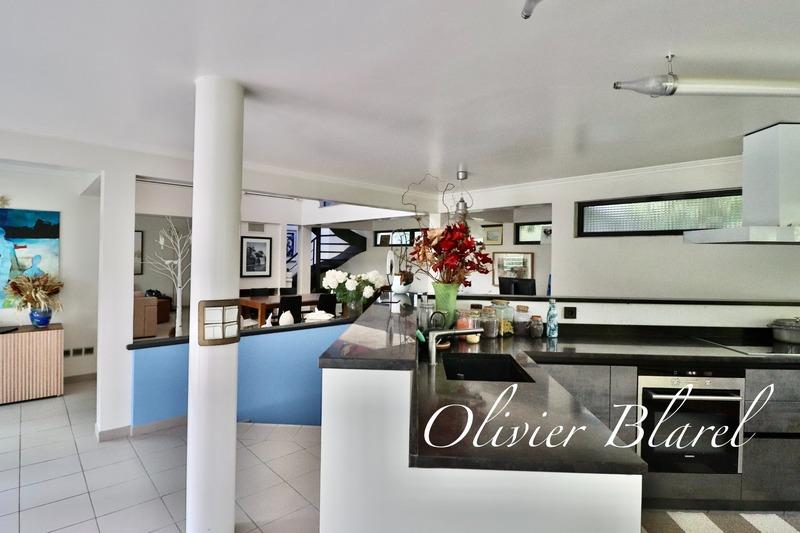 Maison d'architecte - 237 m² - 8 pièces