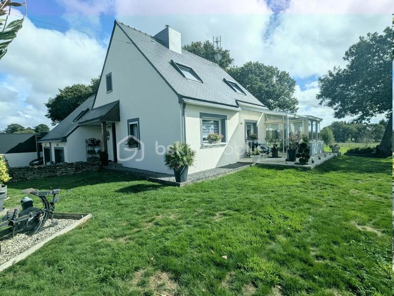 Maison traditionnelle - 140 m² - 7 pièces