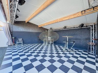 Local commercial - 200 m² - 8 pièces