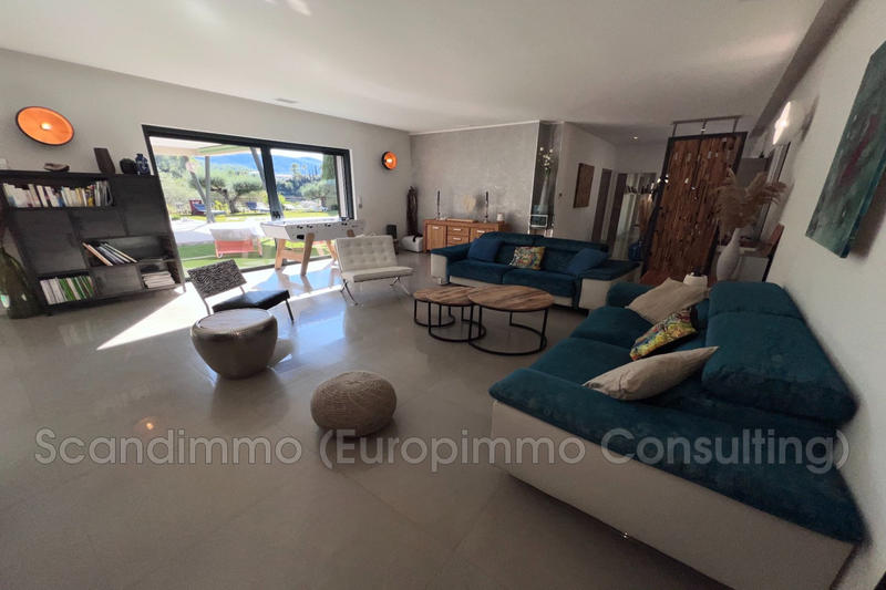 Maison - 231 m² - 7 pièces