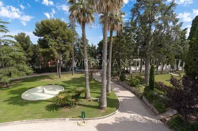 Maison - 791 m² - 15 pièces