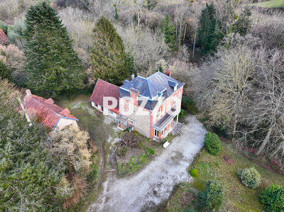 Maison - 231 m² - 10 pièces