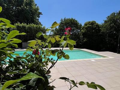 Maison - 384 m² - 18 pièces