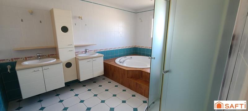 Maison - 260 m² - 7 pièces