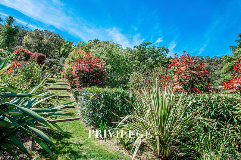 Propriété - 480 m² - 10 pièces