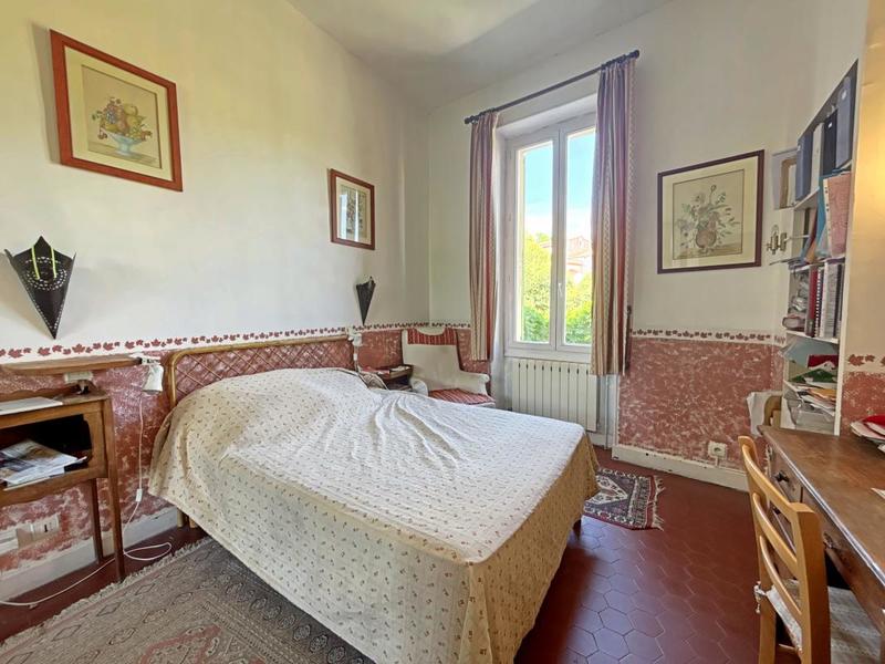 Maison - 250 m² - 8 pièces