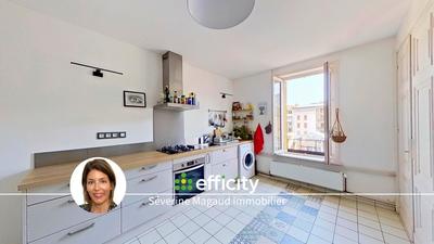 Appartement - 95 m² - 5 pièces