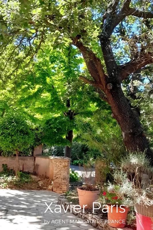 Maison - 202 m² - 8 pièces