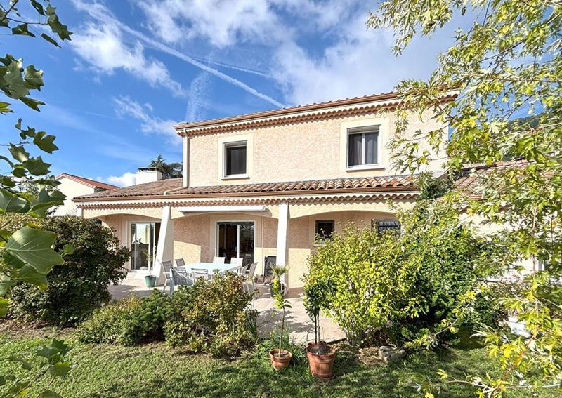 Maison - 150 m² - 6 pièces