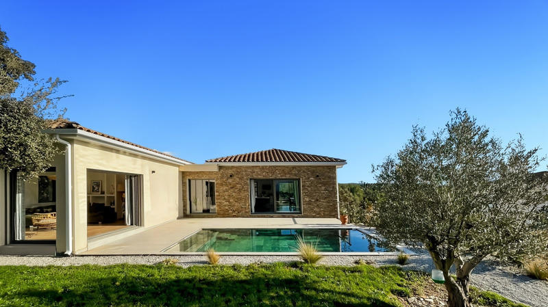 Maison - 220 m² - 8 pièces