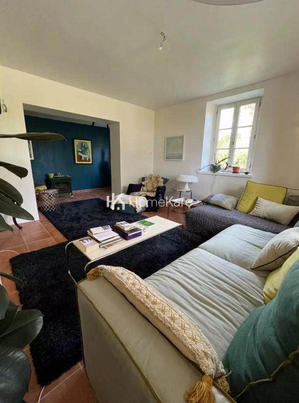 Maison - 255 m² - 10 pièces