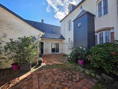 Maison - 564 m² - 16 pièces