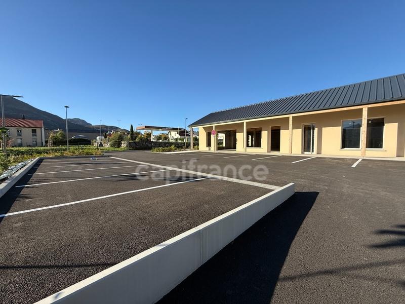 Local commercial - 190 m² - 1 pièce