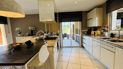 Villa - 181 m² - 8 pièces