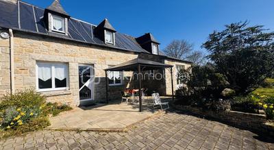 Maison - 247 m² - 10 pièces