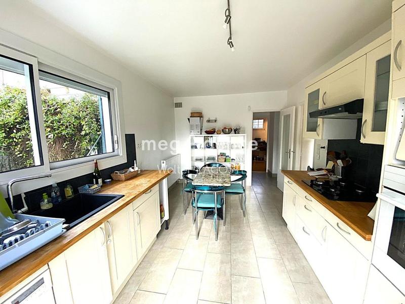 Maison traditionnelle - 260 m² - 10 pièces