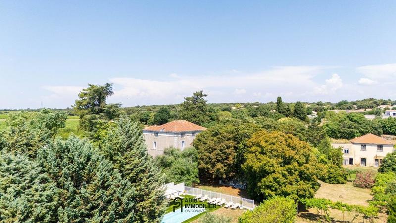 Maison de maîtres - 303 m² - 9 pièces