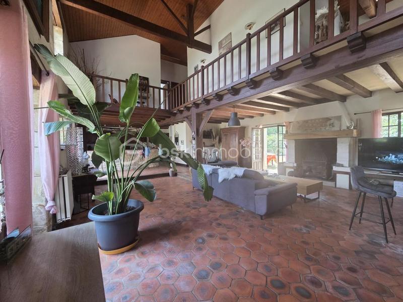 Maison - 277 m² - 6 pièces