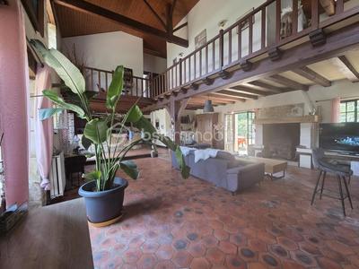 Maison - 277 m² - 6 pièces