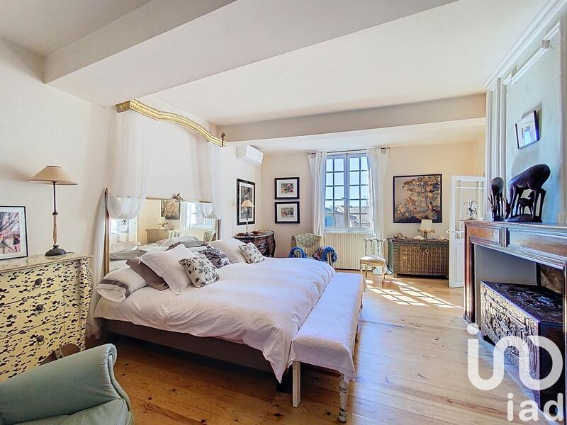 Maison - 392 m² - 10 pièces