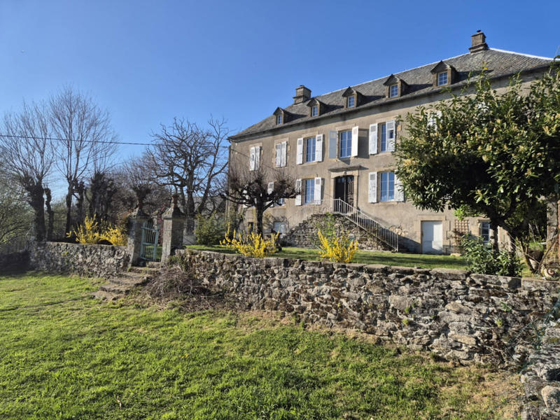 Propriété - 245 m² - 8 pièces