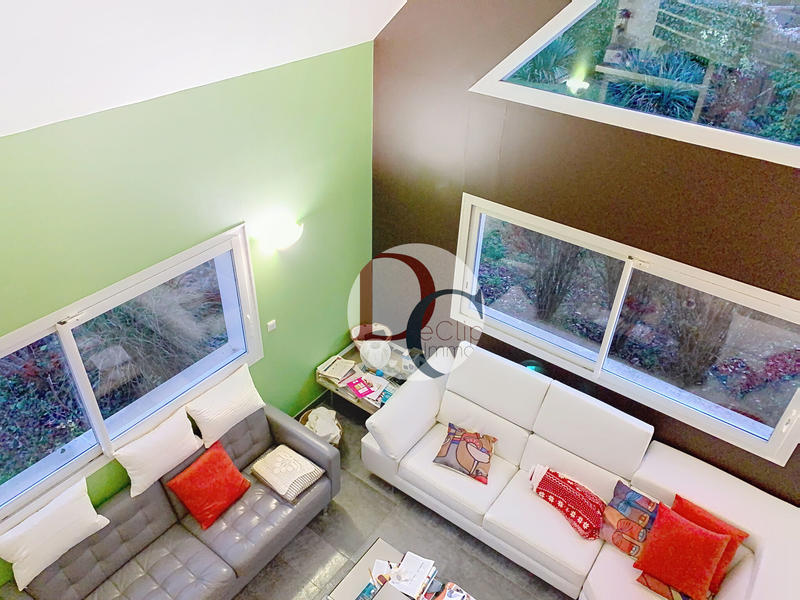 Maison - 210 m² - 6 pièces