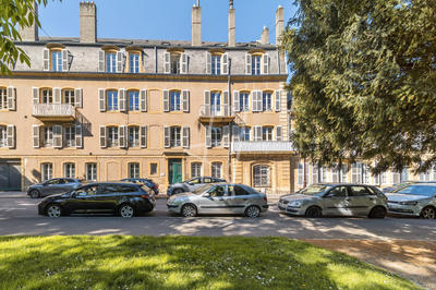 Appartement - 185 m² - 6 pièces