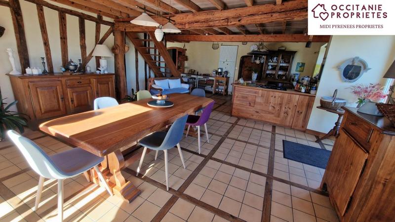 Demeure - 320 m² - 10 pièces