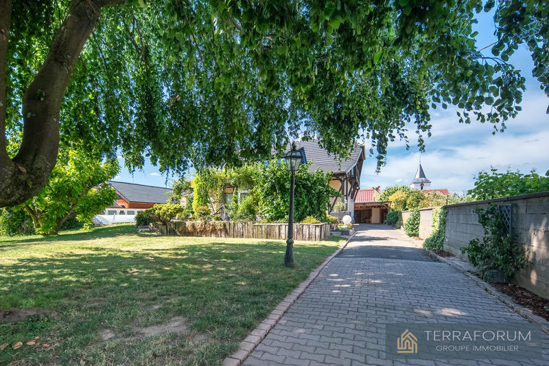 Maison - 202 m² - 9 pièces