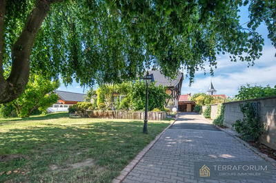 Maison - 202 m² - 9 pièces