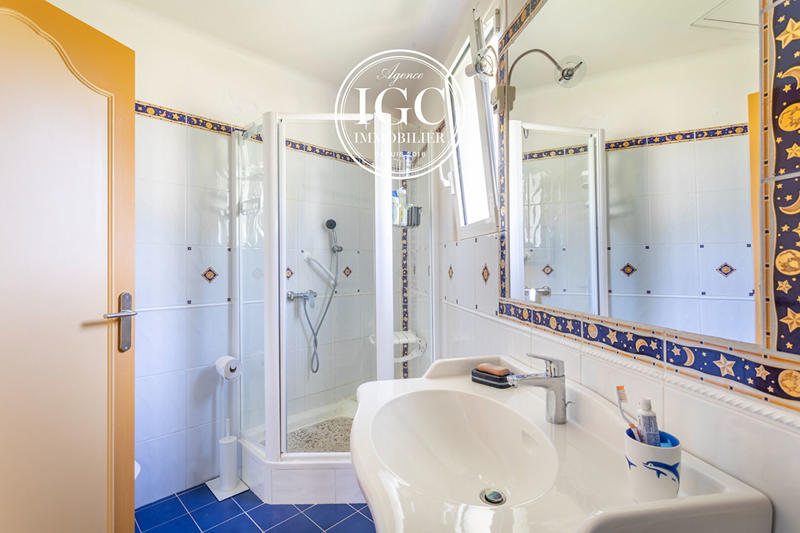 Maison - 180 m² - 5 pièces