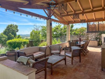 Propriété - 190 m² - 8 pièces