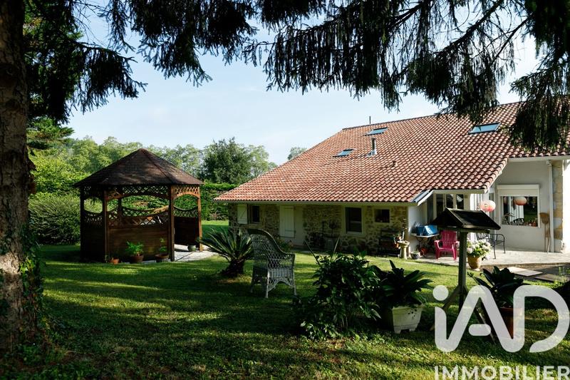 Maison - 399 m² - 14 pièces