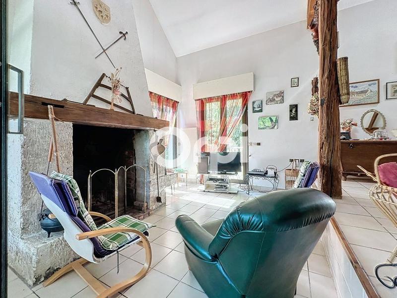 Maison - 220 m² - 6 pièces