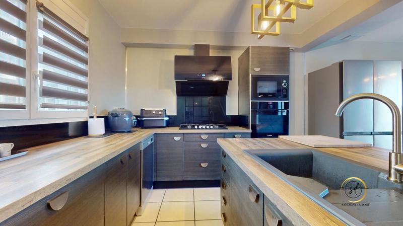 Maison - 145 m² - 5 pièces