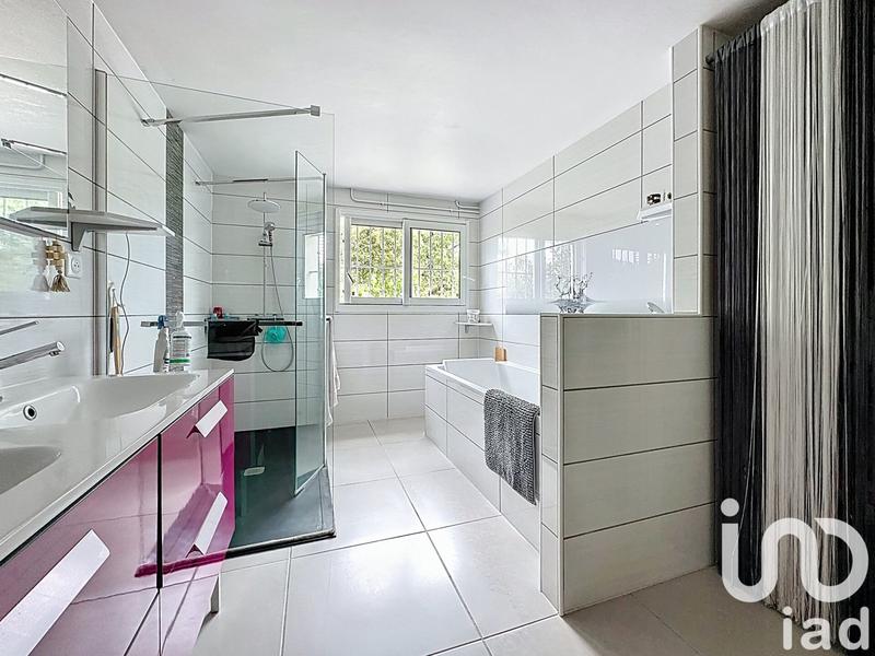 Maison - 200 m² - 9 pièces