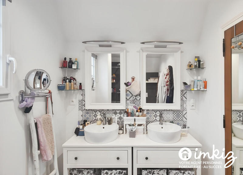 Maison - 227 m² - 7 pièces