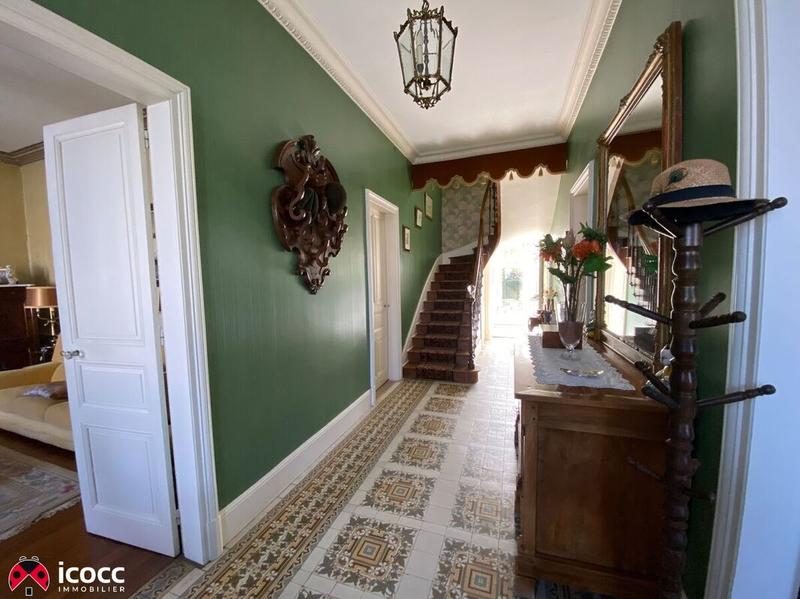 Maison - 222 m² - 9 pièces