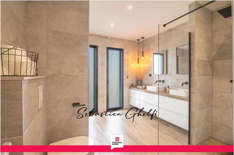 Maison - 182 m² - 8 pièces