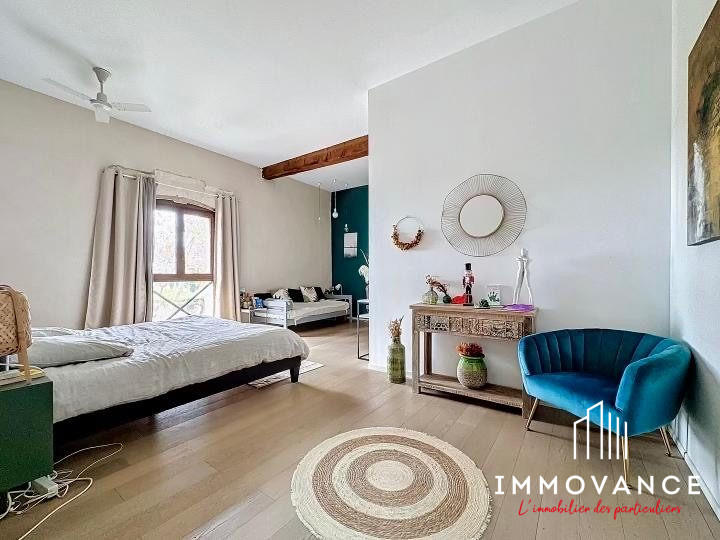 Maison - 335 m² - 8 pièces