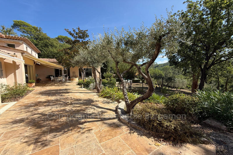 Maison - 260 m² - 9 pièces