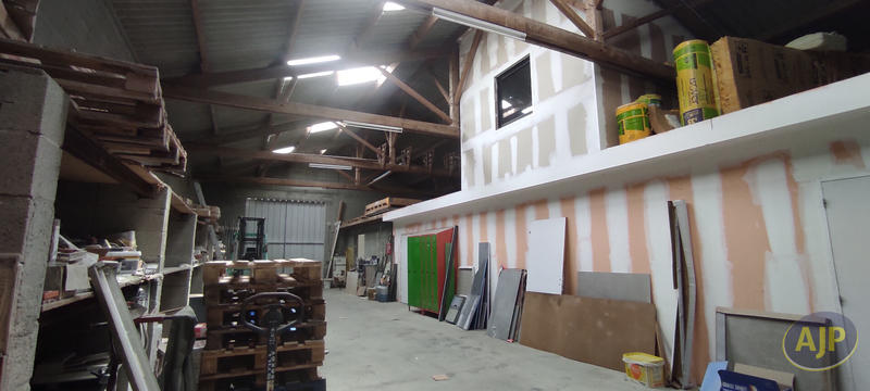 Local d'activité / Entrepôt - 288 m²