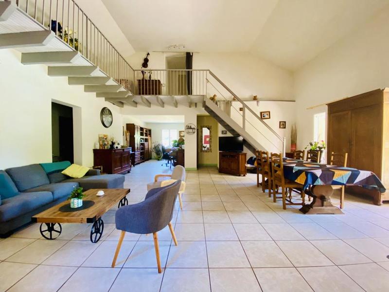 Maison - 220 m² - 7 pièces