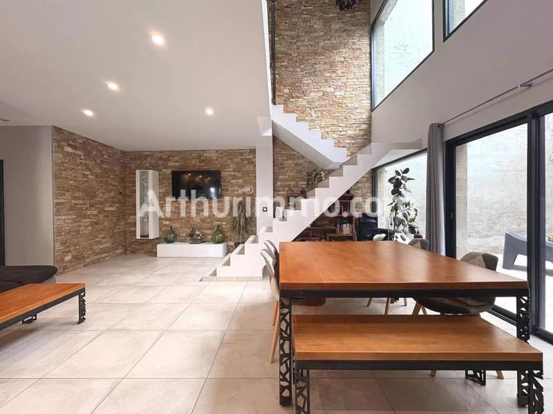 Maison - 257 m² - 5 pièces