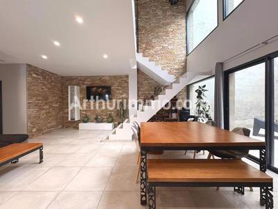 Maison - 257 m² - 5 pièces