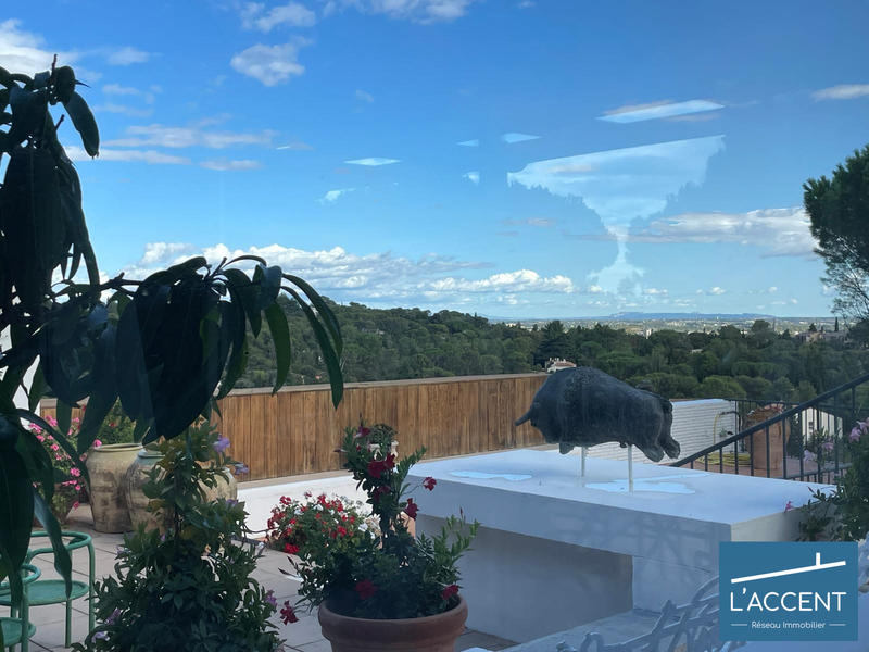 Maison - 375 m² - 15 pièces