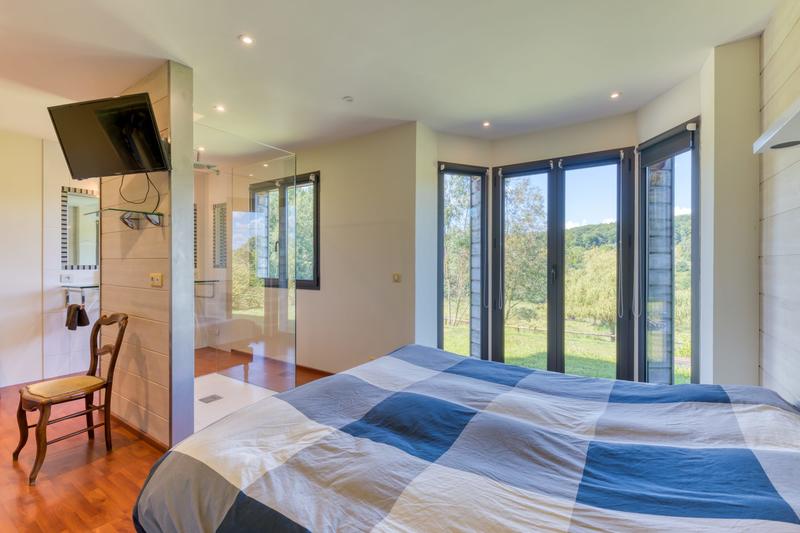 Maison contemporaine - 261 m² - 7 pièces